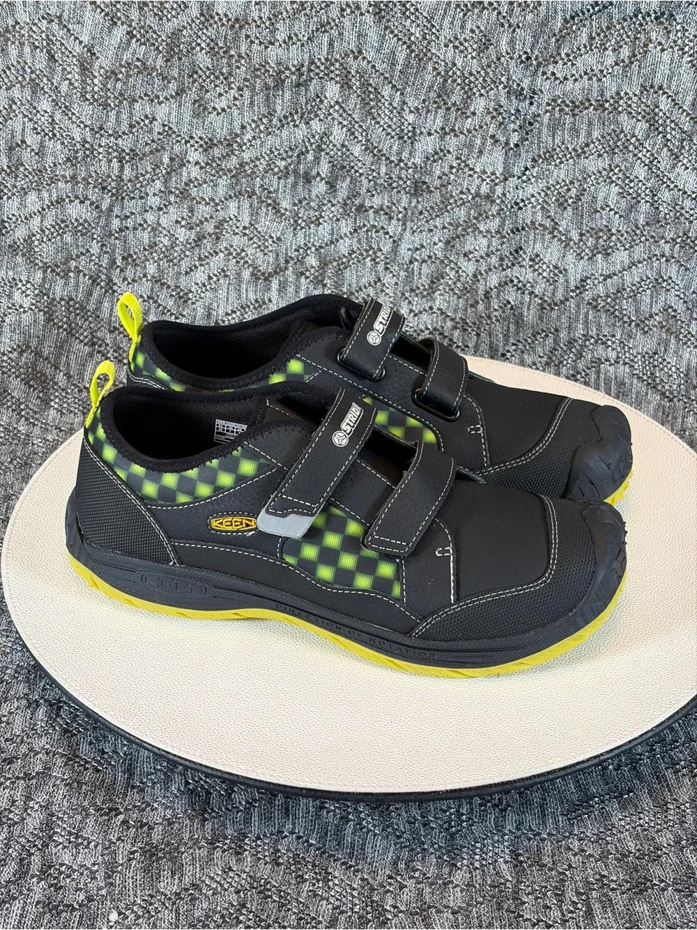 Keen Kids Speed Hound shoe size 7
